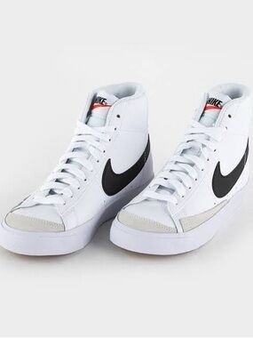 Nike Blazer Mid ‘77 Big Kids Size 6.5